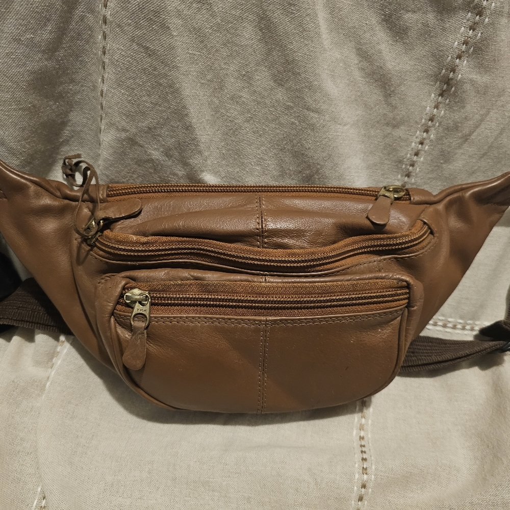 ILI New York Vintage Brown Leather Crossbody Fannypack Slingbag